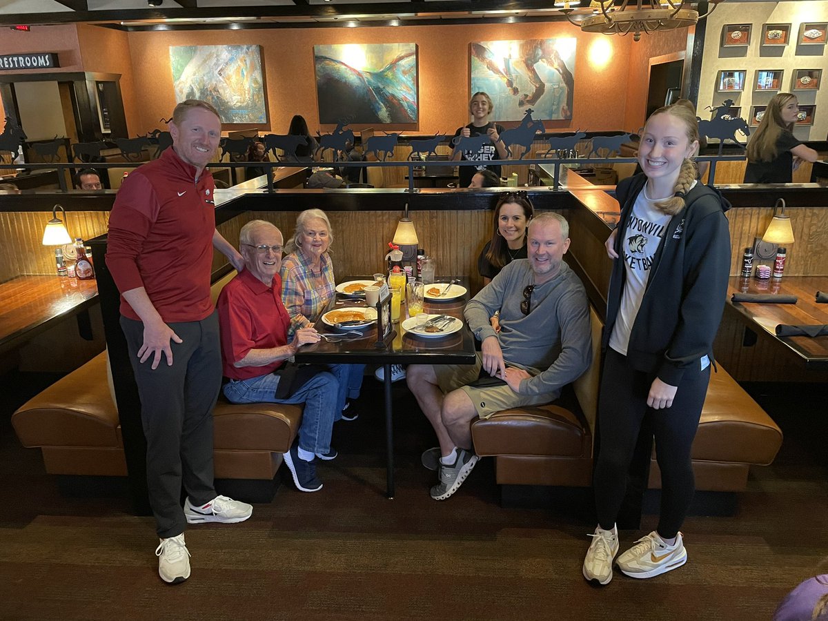 maeaves's tweet photo. Thank you @LongHornSteaks in Rogers for hosting @BvilleGirlsBB pancake breakfast this morning. Best steaks 🥩 in NWA!! https://t.co/2yHNiPrOVc