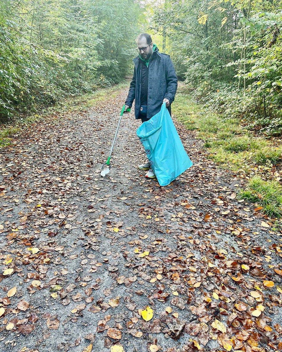simon_grundmann's tweet photo. Heute ging es wieder auf #BlitzBlank-Aufräumaktion mit den @NaturFreundeEW! #Umweltschutz fängt vor der Haustüre an!
@NaturFreunde https://t.co/8U3NN1dYvb
