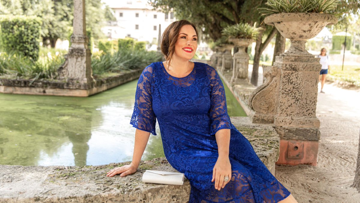 Our Livi Lace Dress is a fantastic find for fall weddings and holiday cocktail parties! How beautiful is this shade of sapphire blue? Save 20% on this dress with code FLASH20. Enjoy! 🎉 #sale #plussizedresses #holidaydresses #weddingguestdresses
