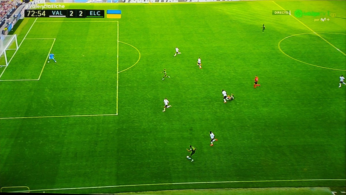 ArchivoVAR's tweet photo. 📺 El incomprensible error de Pulido Santana en el Valencia - Elche.

1️⃣ Musah agarra a Pere Milla.
2️⃣ El colegiado deja continuar.
3️⃣ Hace el gesto de ley de la ventaja.
4️⃣ Pita la falta antes del remate.

❌ El VAR NO puede entrar a revisar la acción al pitar antes del gol. https://t.co/ZjxCfQQWcM