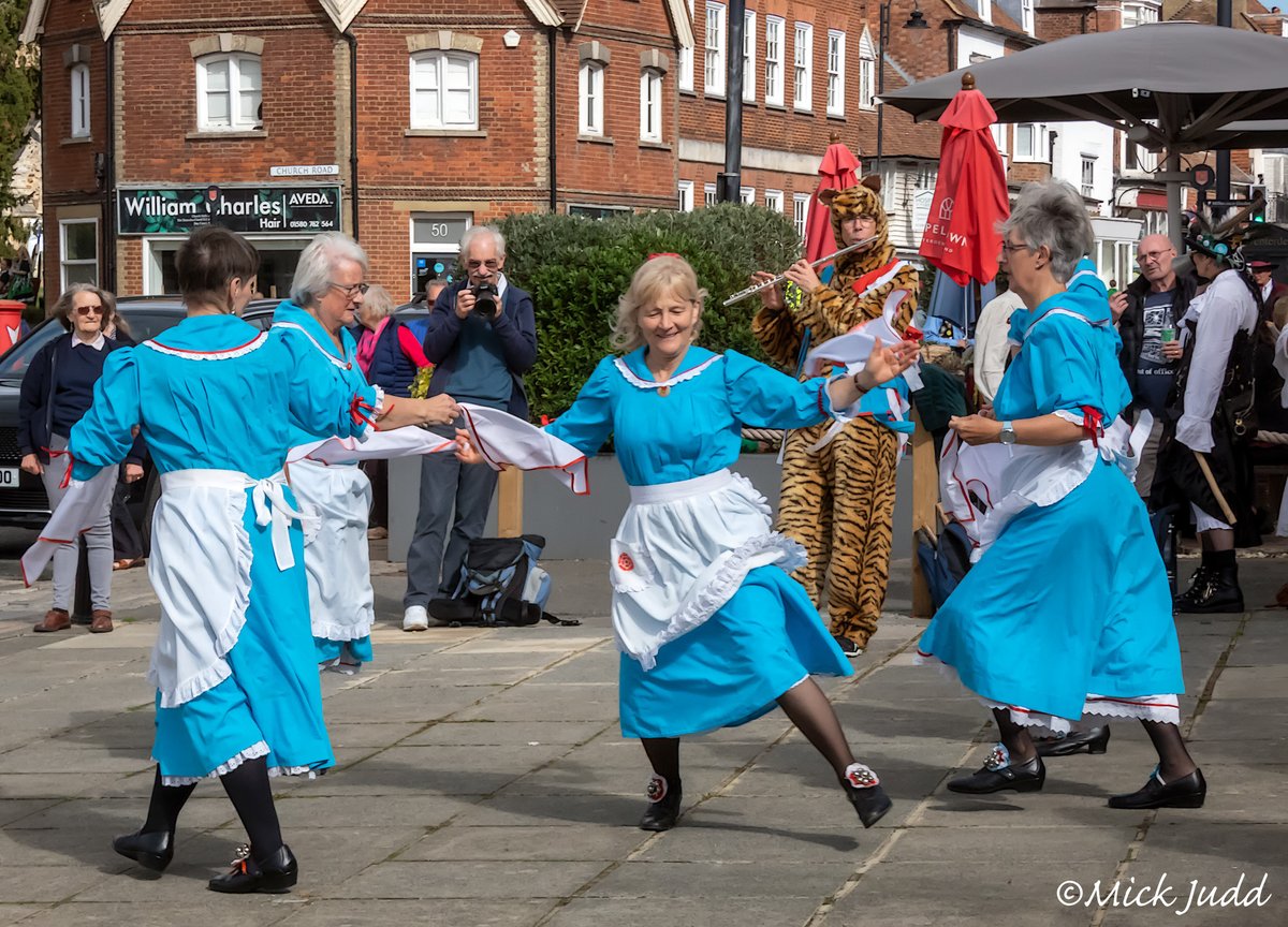 juddbloke's tweet photo. More views of #Tenterden Folk Festival 2022, 2 weeks ago...
#tractionengine #dance #street #morris @tenterdenfolk @TenterdenTC @MyTenterden @visitashtent https://t.co/9Pm1uySuJI
