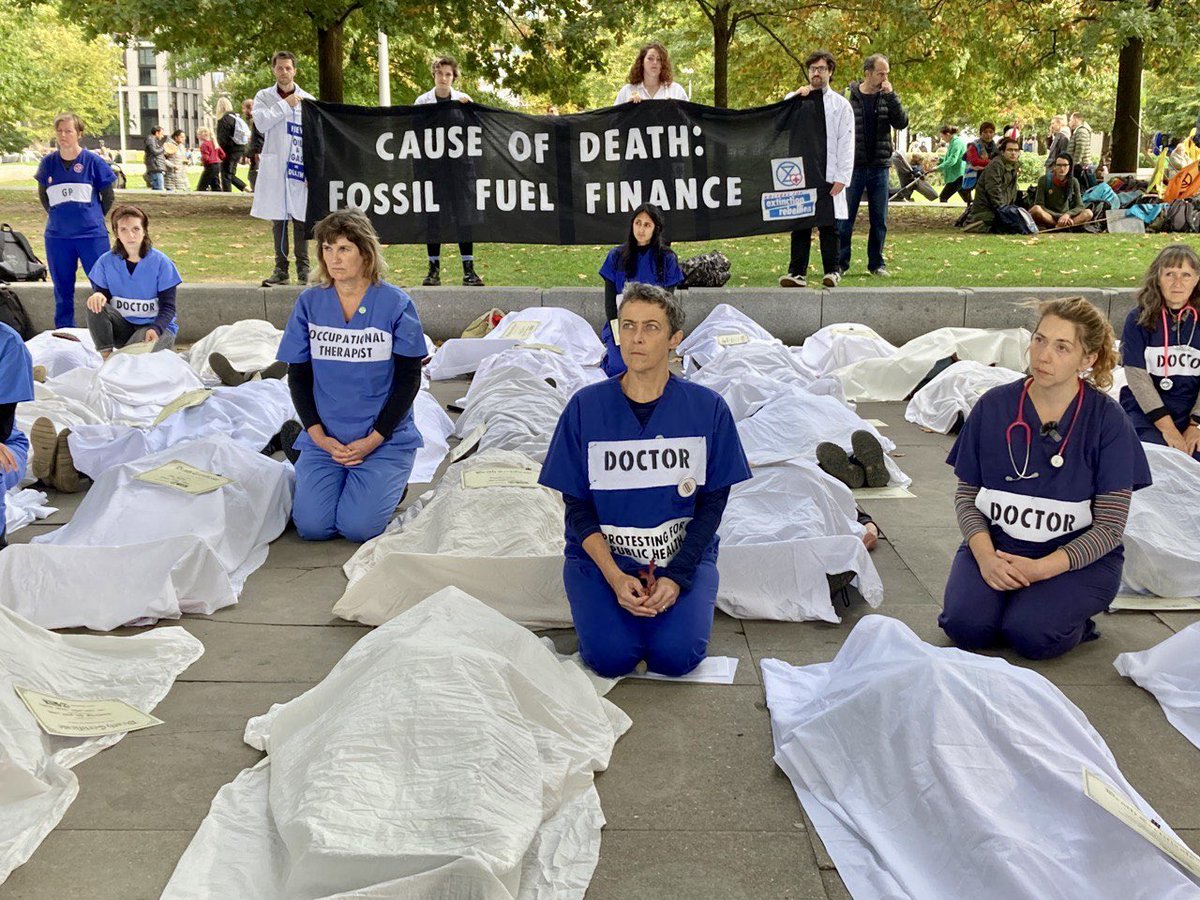 🆘Doctors for XR + Scientists for XR in London today demand Government INSULATE UK HOMES to save thousands of lives and to protect the planet

🚨Families should not have to choose between eating and heating 

#InsulateBritain #ClimateCrisis #CostOfLivingCrisis