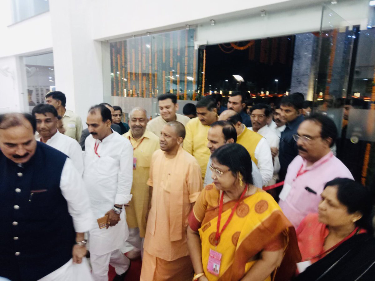 अलीगढ़ में विभिन्न विकास परियोजनाओं का लोकार्पण/शिलान्यास करते मुख्यमंत्री <a href="/myogiadityanath/">Yogi Adityanath</a> जी l