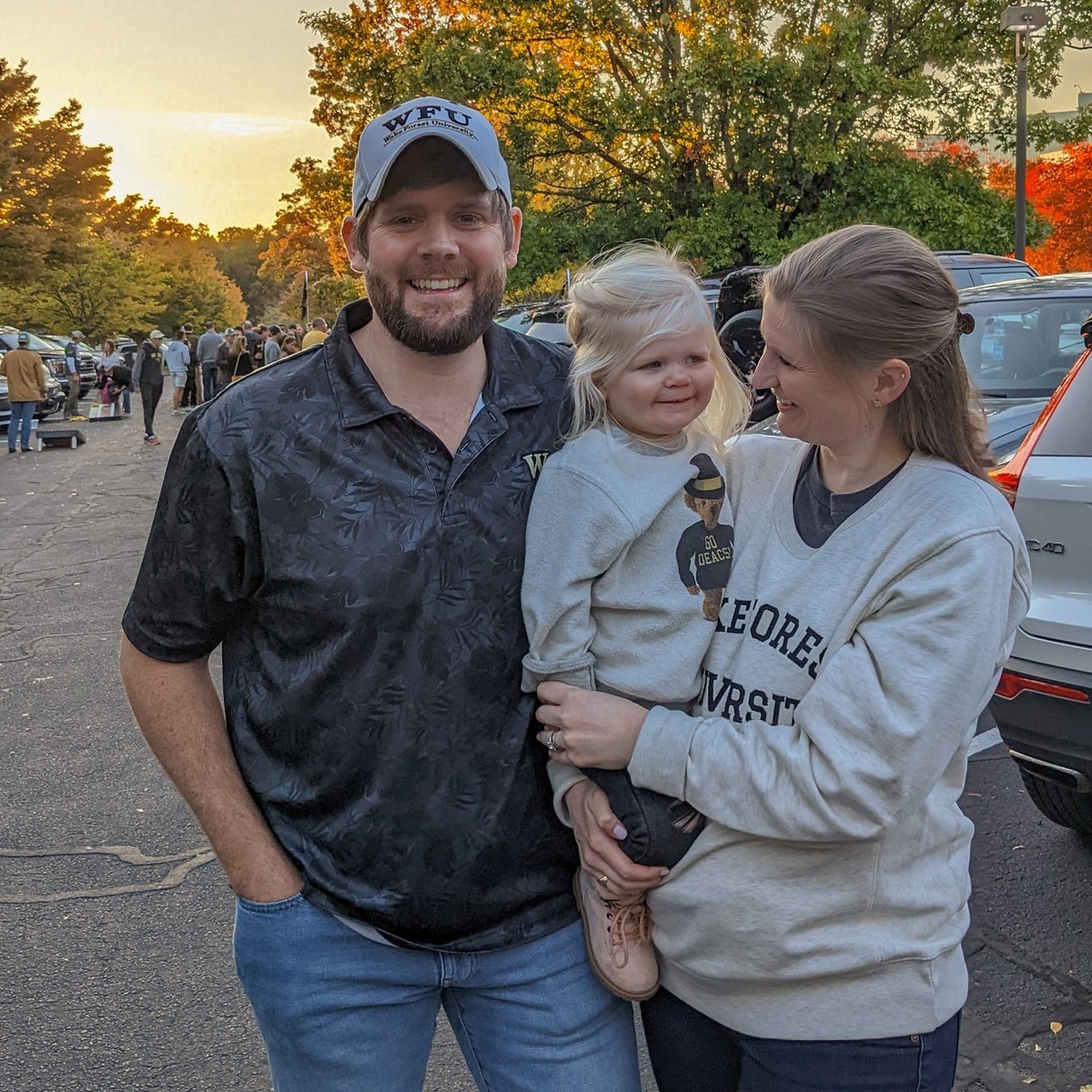 WakeForestBiz's tweet photo. With no @WakeFB this weekend, we are left reminiscing all the fun of last week's OneMBA tailgate! 🎩🏈
#WakeMBA #OneMBA #GoDeacs https://t.co/jEo2fAlydM
