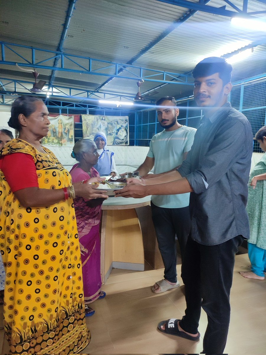 rebels_desk's tweet photo. DATE - 15/10/2022
100 Meals donation at Mother Teresa missionary home
With collaboration of GENZ ARENA club , OUTR https://t.co/8c0Bt6vuWf