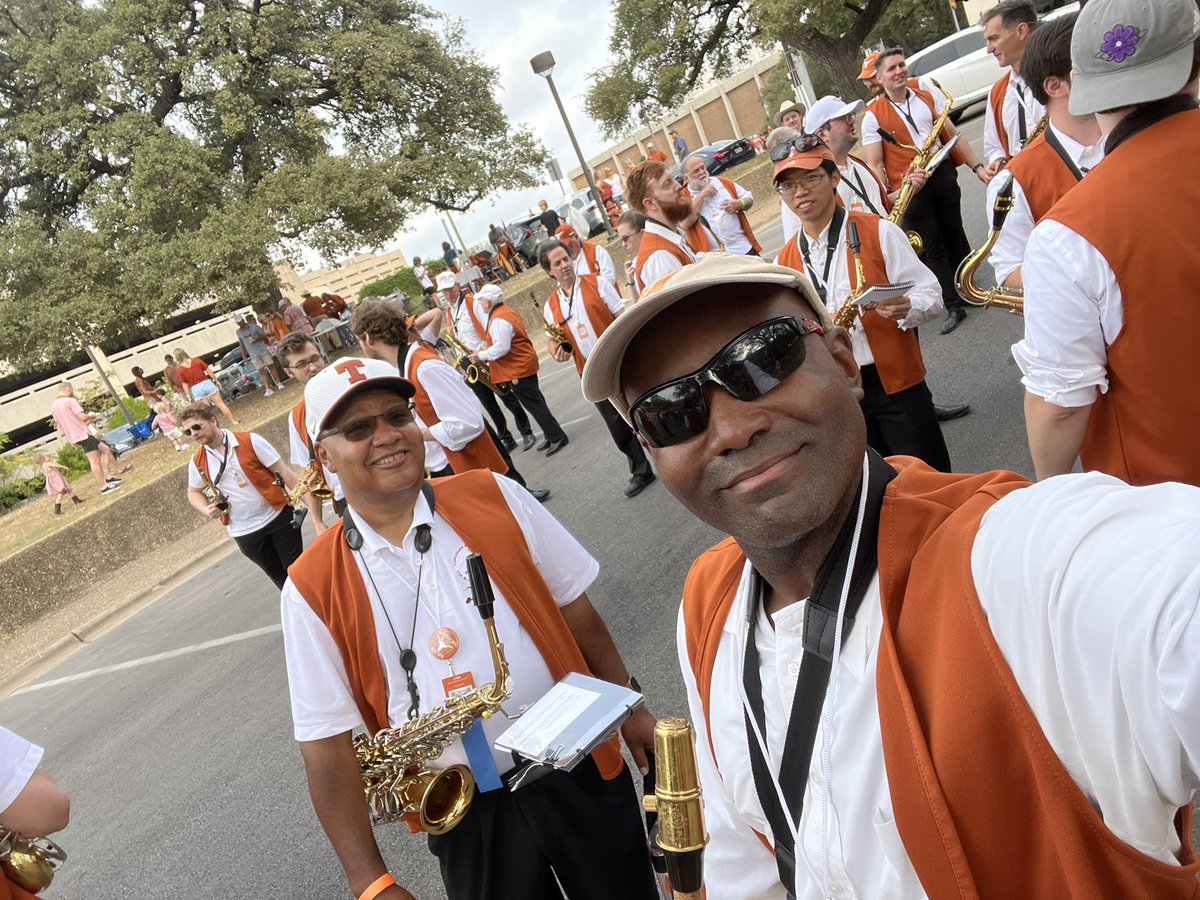 caseythompson83's tweet photo. ✅ 6:00am Section Leader Meeting
✅ 6:45am Rehearsal
✅ 9:45am March to Stadium
✅ 11:00am Kickoff!

Hook ‘em Horns! 🤘
#LHAB2022 https://t.co/Q4ZbFDC7tC