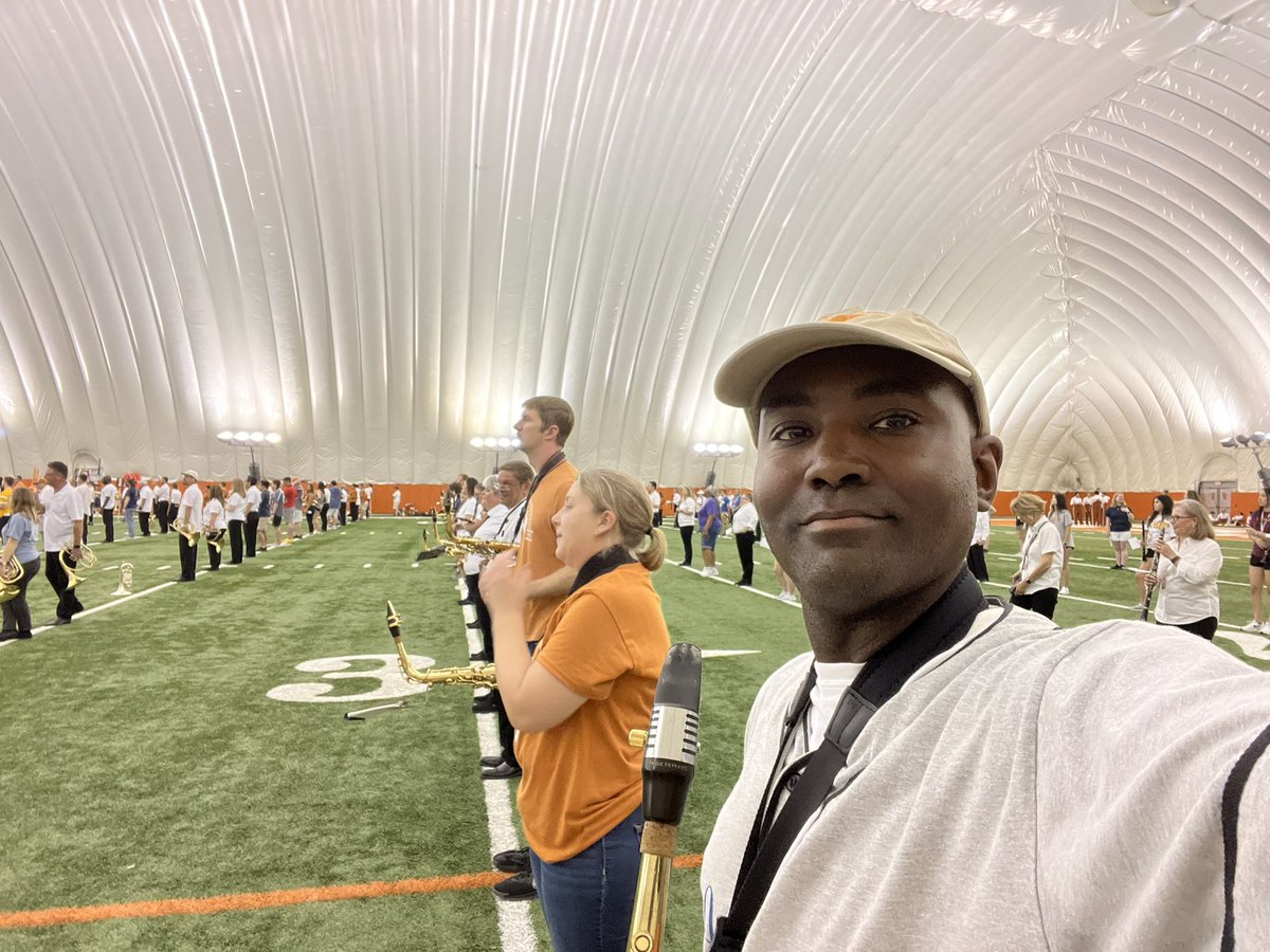caseythompson83's tweet photo. ✅ 6:00am Section Leader Meeting
✅ 6:45am Rehearsal
✅ 9:45am March to Stadium
✅ 11:00am Kickoff!

Hook ‘em Horns! 🤘
#LHAB2022 https://t.co/Q4ZbFDC7tC