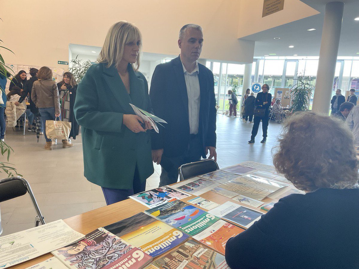 ATaquillain's tweet photo. Un après-midi de rencontres à #Courbevoie ! Belle ambiance au bal de l’automne des #aînés et rencontre avec les #associations et #bénévoles qui œuvrent au quotidien pour le #handicap. https://t.co/iWUmDIS5gW