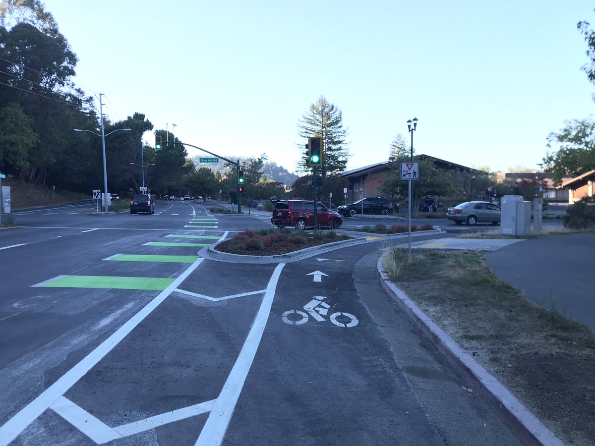 The kind of slip lanes we need. 🚲