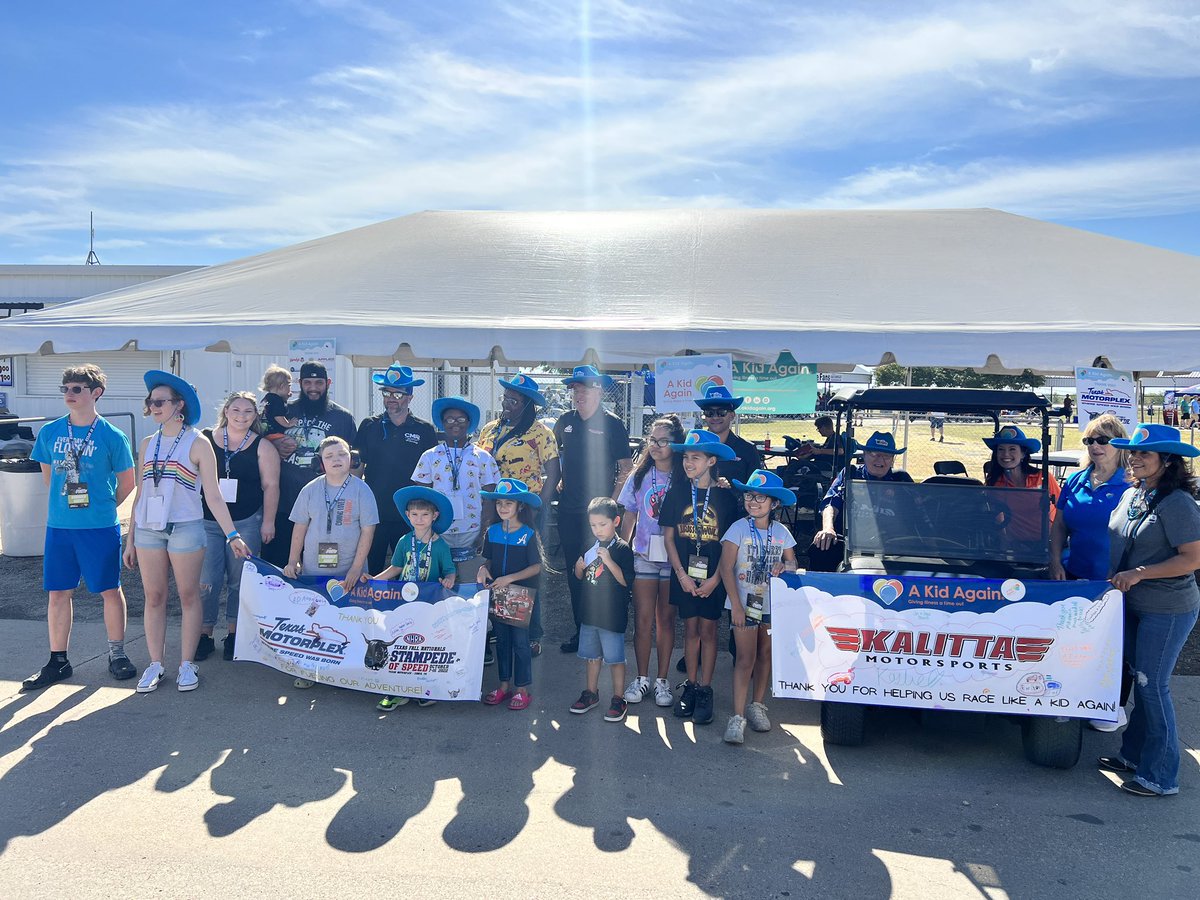 TeamKalitta's tweet photo. Big thanks to @txmplex for hosting our amazing partner @akidagain this weekend at the @NHRA #FallNats! https://t.co/OTfLJnPhbc