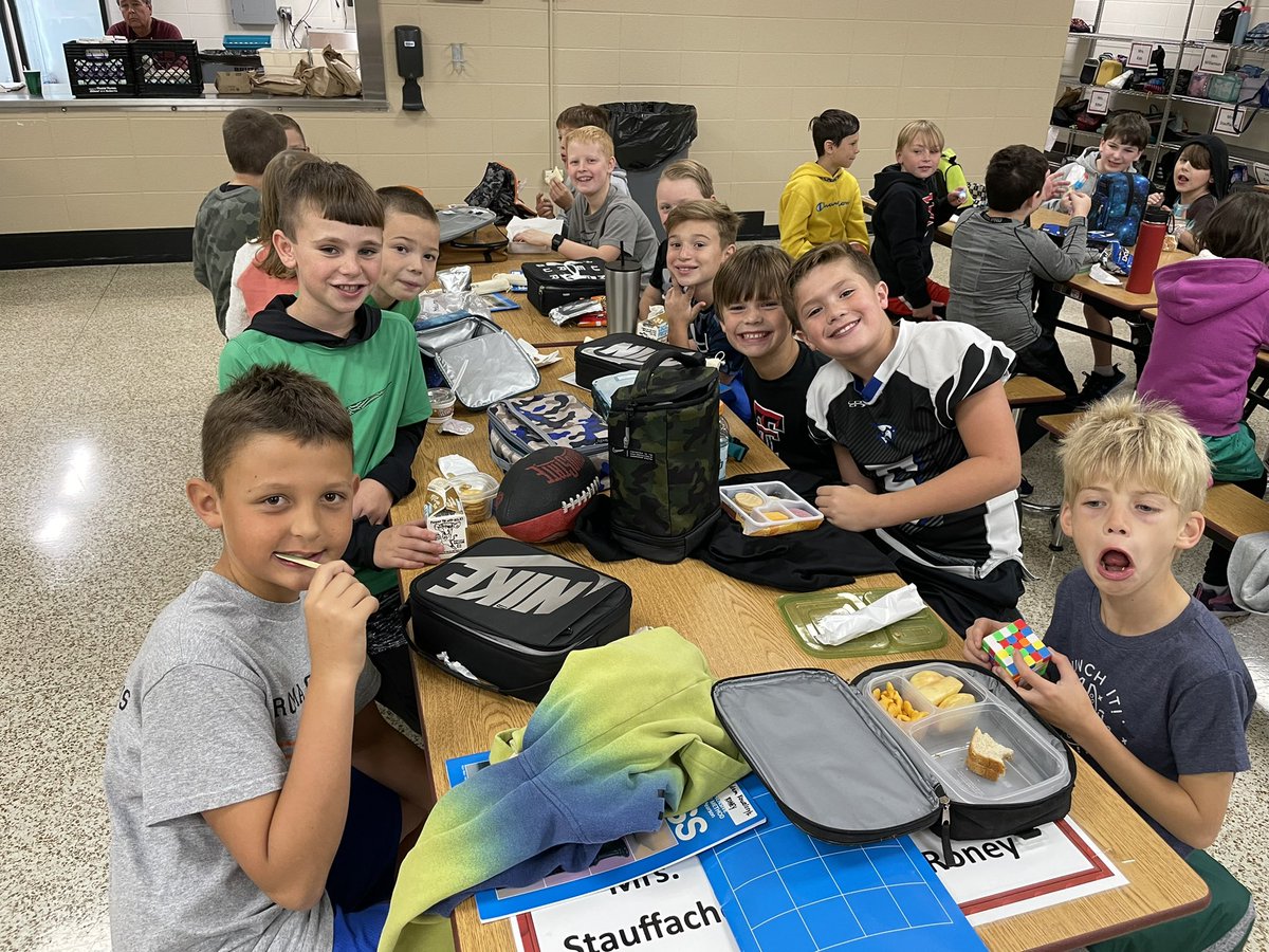 RickyInnocenti's tweet photo. Our @Chelsea_Tigers love their popsicles!  A special thanks goes out to the students and their families for supporting our troops through an all school popsicle sale 🇺🇸.  #WeAreChelsea #FSD157C https://t.co/CTeDvo4cDd