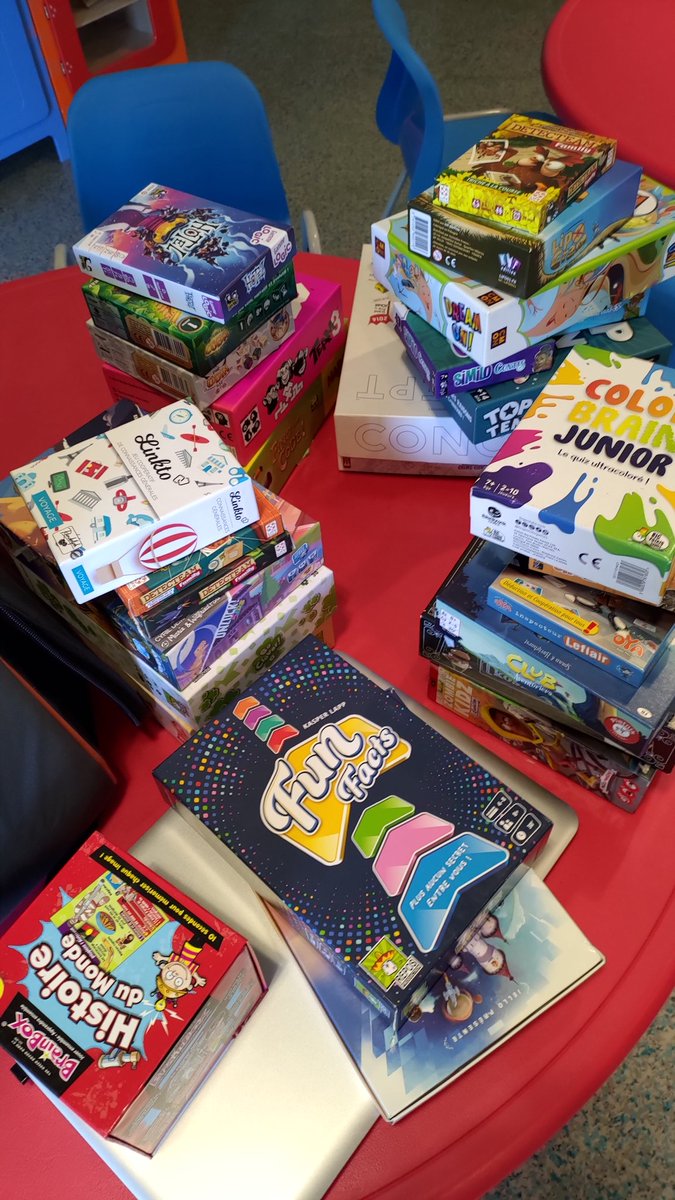 On ne devinera pas du tout le thème des ateliers que j'ai proposés l'après-midi... Encore merci et bravo à l'incroyable équipe de l'<a href="/icem73/">GD ICEM73</a> pour cette formidable journée. 😃