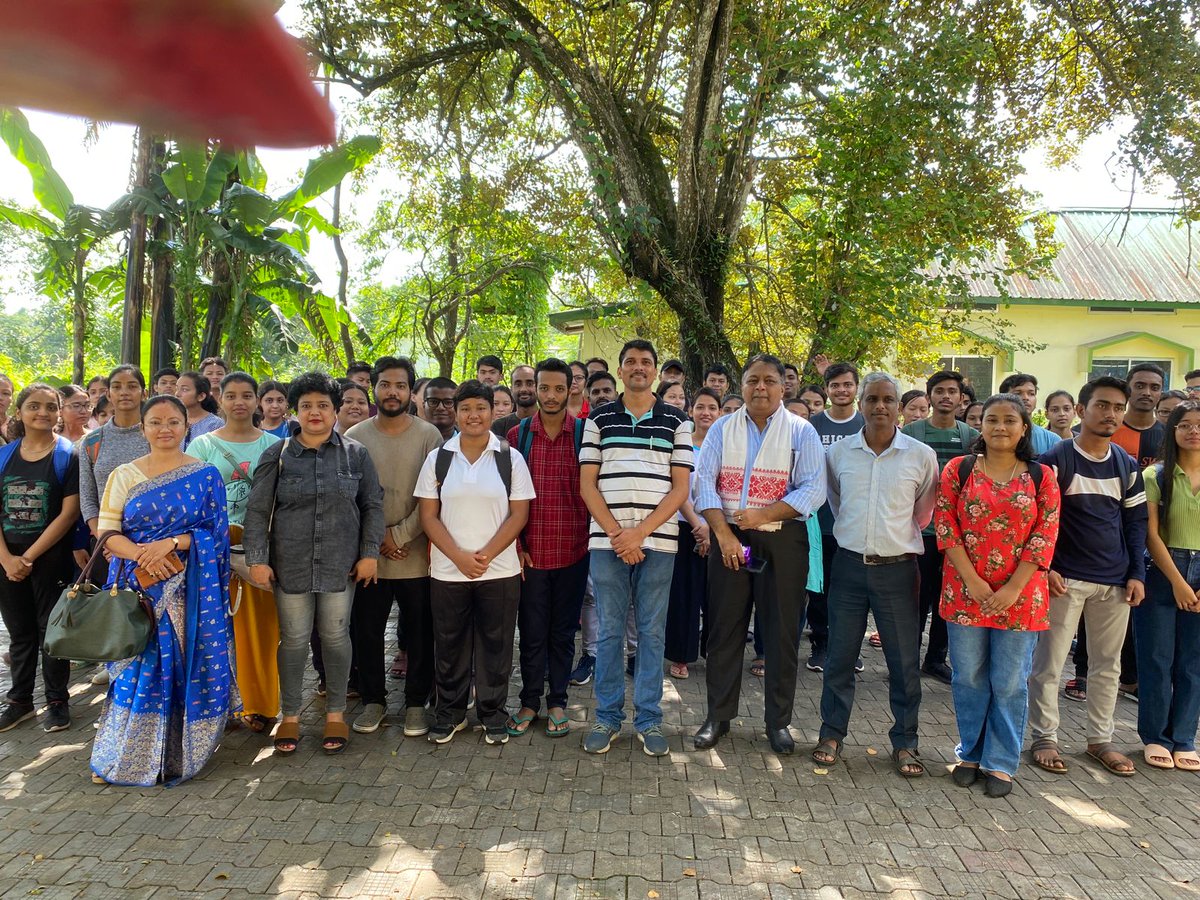 nss_dupg_unit's tweet photo. Today Respected RD @DIPAKKU93471047 NSS Guwahati interacted with volunteers of @nss_dupg_unit @DibruUniv . Programme Officer @amarupadhyaya17 was also present. @_NSSIndia @nss_rdguwahati @YASMinistry @NSSCellDU https://t.co/k8Aj5glqob
