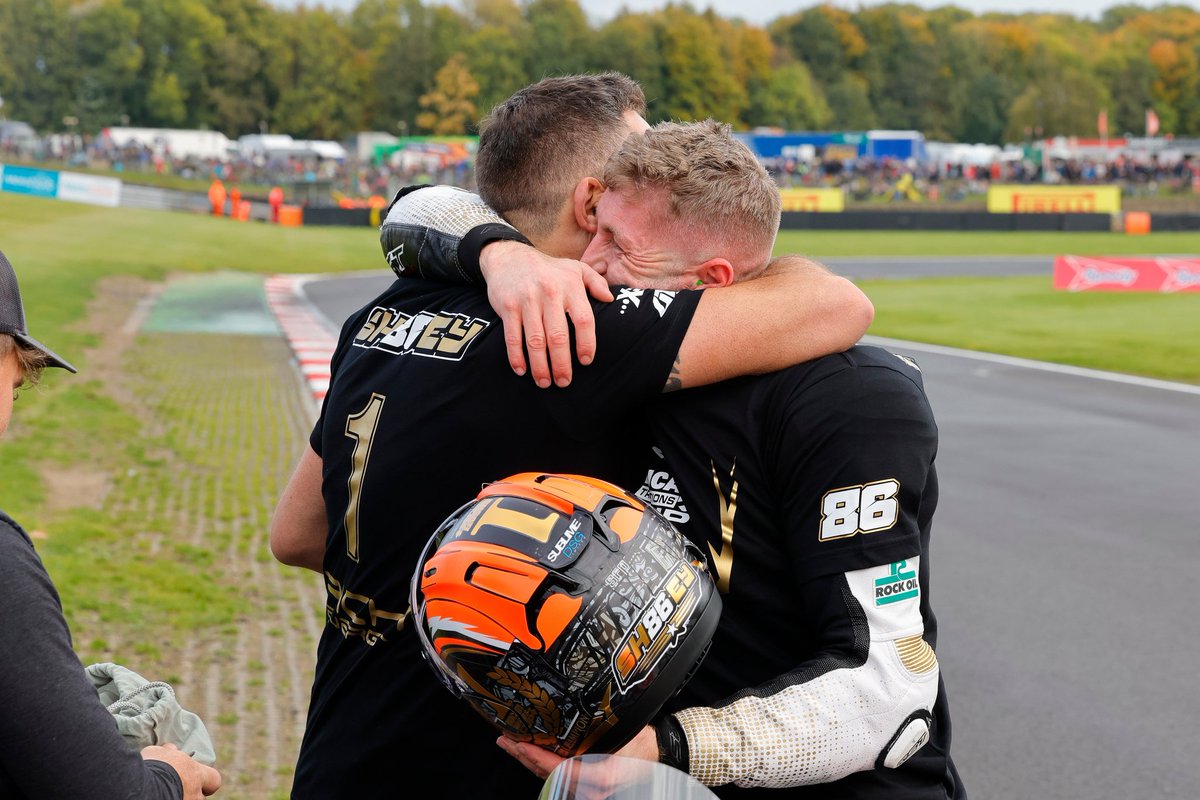 rich_energy's tweet photo. The 2022 @DucatiCup champion David Shoubridge. Fuelled by RICH Energy #DucatiCup #RichEnergy https://t.co/59wlm3hW3x