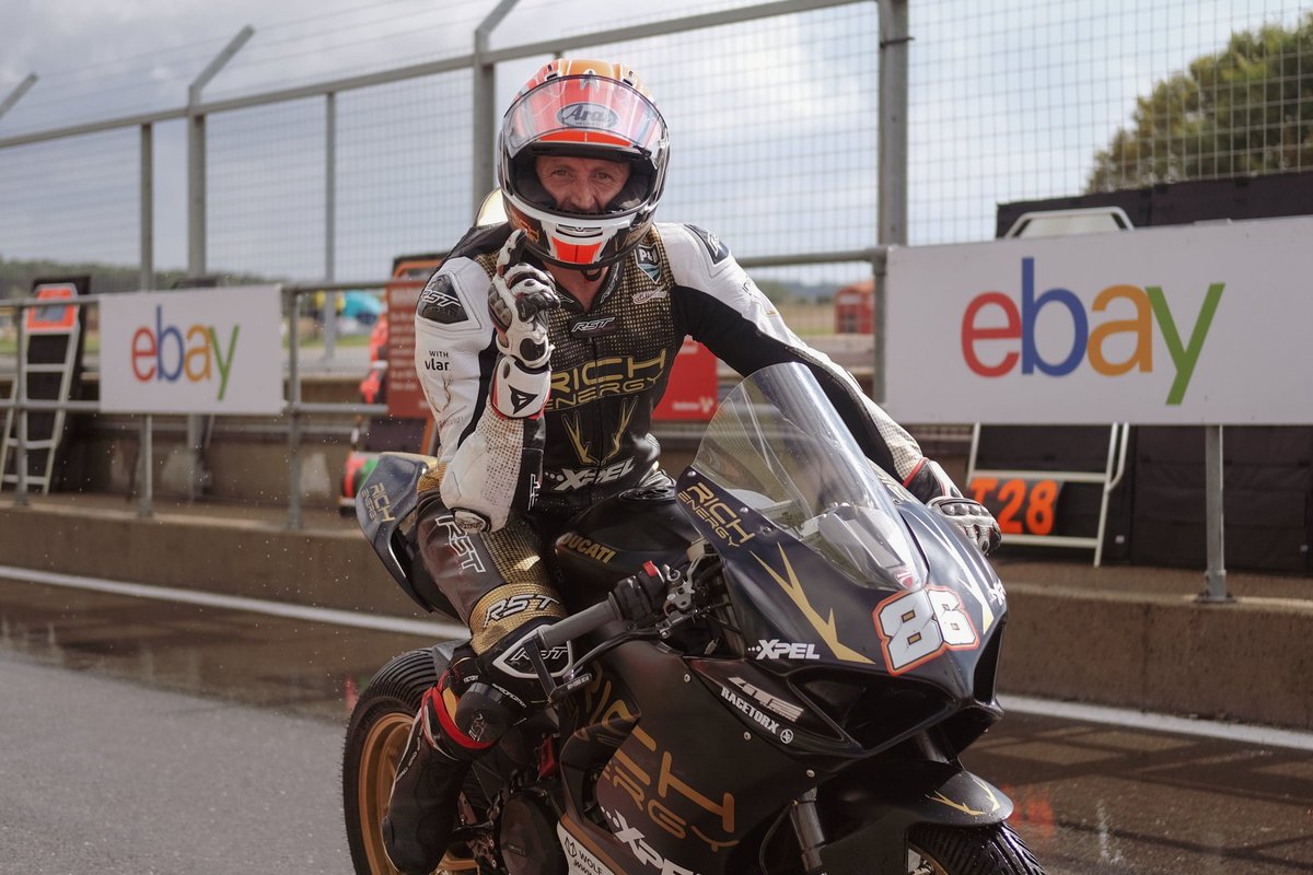 rich_energy's tweet photo. The 2022 @DucatiCup champion David Shoubridge. Fuelled by RICH Energy #DucatiCup #RichEnergy https://t.co/59wlm3hW3x