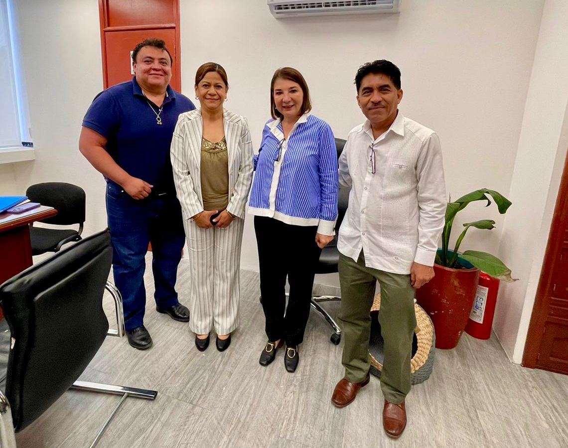 Un gusto recibir en el @SolidaridadAyto a la Mtra. <a href="/MireyaQuintos/">Mireya Quintos</a>, directora de Desarrollo Archivístico Nacional. En representación de la presidenta <a href="/LiliCamposM/">Lili Campos</a>, dialogamos sobre programas del Consejo Nacional de Archivos, con Ayuntamientos de Quintana Roo. #RenovamosParaCrecer