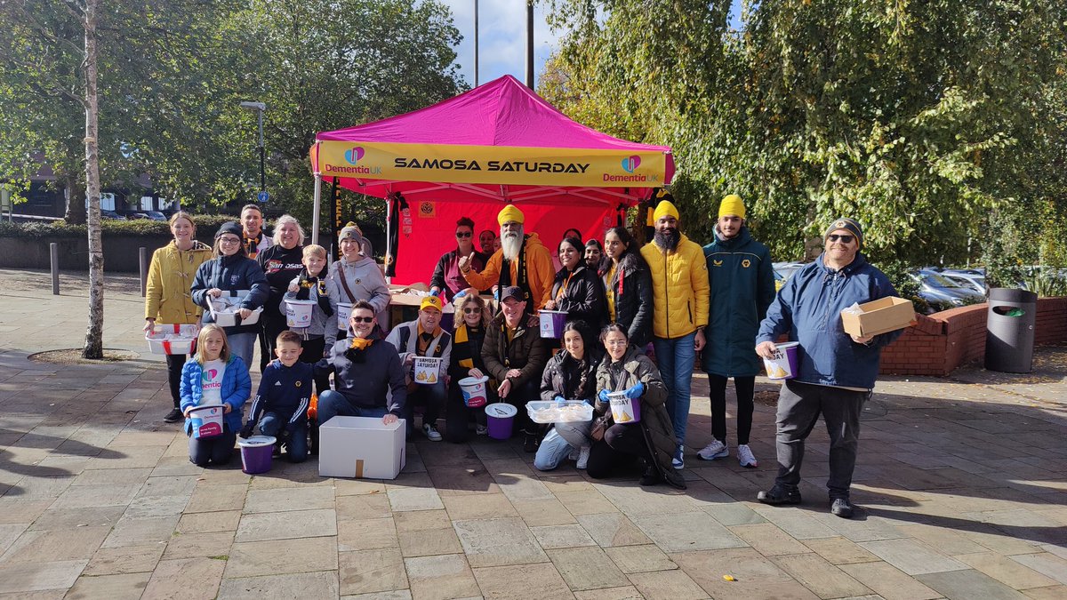 pedalsingh's tweet photo. THREE POINTS to end the most epic of weeks!!!!
#WolvestoChelsea Β£27910 πΆπ½ββοΈ
#SamosaWednesday Β£1000 πΊ
#SamosaSaturday Β£5375 ππ½
YOU RAISED AN UNBELIEVABLE Β£34285 RAISED FOR @DementiaUK also helping @wwfcfoundation #MolineuxSleepout
I BLOODY LOVE YOU π
THE FOOTBALL FAMILY ROCKS https://t.co/7Ko5CaFh6W