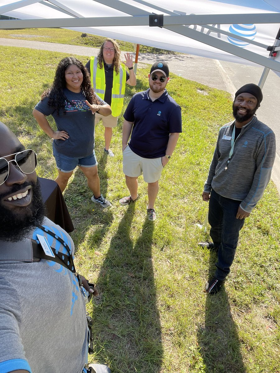 RosaMOR2014's tweet photo. Helping our Orange Park neighbors get their #FiberFlex on!! Way to go to my @PrimeComms manager on a successful event! Shout out to my favorite Fiber Lead @RilesAsh #SwatsUp #ItsAFloridaThing @Vanja_Naceva @jemeFL @ChrisRHenning @One_FLA @EastRegionAR https://t.co/S8GjAthEle