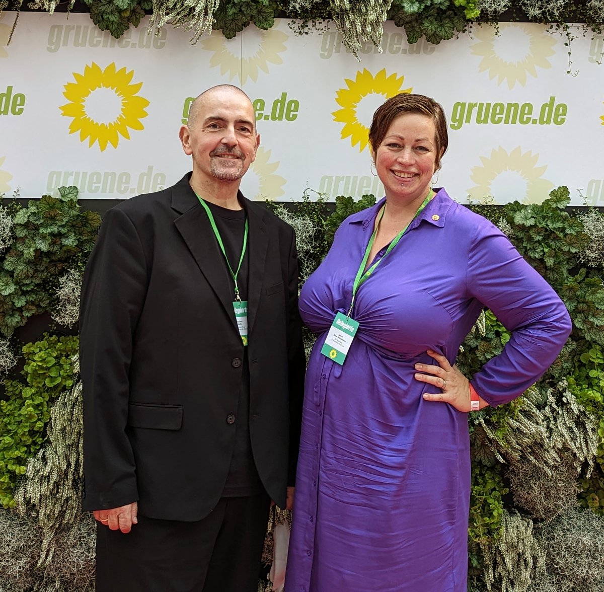 RichardRALFS's tweet photo. Krieg und Werte geleitete Aussenpolitik, Energiekrise und Klima, Transformation und Inflation, @Die_Gruenen nehmen GestaltungsVERANTWORTUNG ernst, macht es sich nicht leicht. Die Kreisdelegierten #RheinSieg mit @MoritzWaech @trashtiffy und @RichardRALFS mischen mit @  #BDK22 https://t.co/3BbbwXpNQn