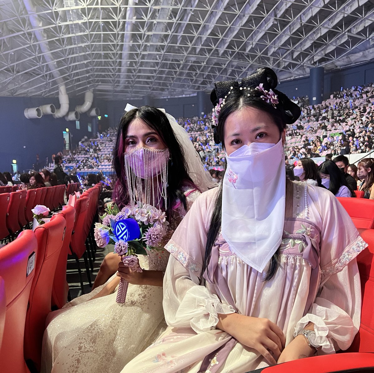 caisaysso's tweet photo. My row mates are extra!!! @myixingm 😅
#Grandline2inMY #GRANDLINE2SetSail https://t.co/MGhKxilQsL