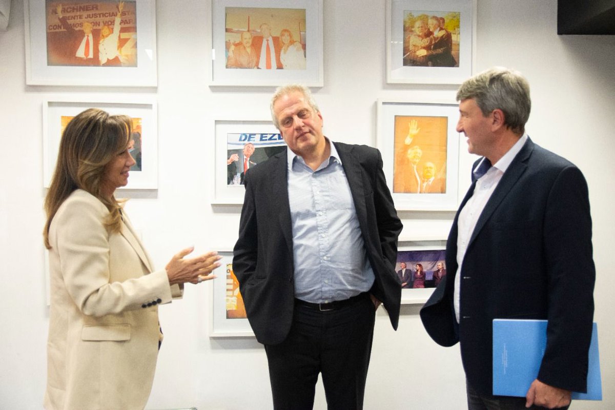 GranadosDulceOk's tweet photo. 🎒Junto al ministro @jaimeperczyk; el director nacional del @INETetp , #GerardoMarchesini y ante la presencia de cientos de estudiantes, directivos y docentes; entregamos los fondos del #ProgramaForjar del @EducacionAR https://t.co/UaRoCVGJkW