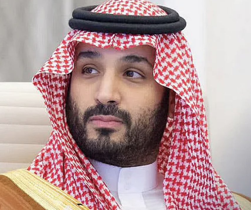 دافعوا عن بقلوبكم ..
دافعوا عنه بألسنتكم ..
لا تسمعوا فيه قولاً ..
أعداؤه ليسوا أشخاصاً فقط، بل هم دولٌ بأجهزتها ووسائل إعلامها .. هدفهم عرقلته وعدم نجاحه لأن نجاحه هو فشلٌ لهم ..
اللهم وفّقه وسدّده واحرسه بعينك التي لا تنام ..