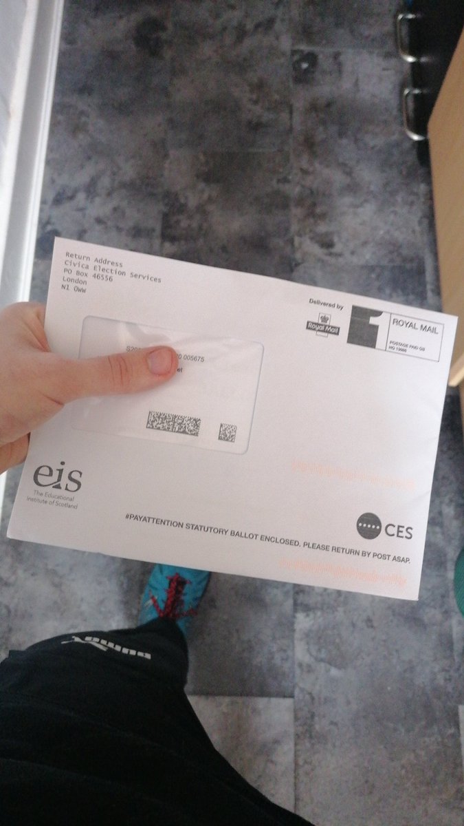 shearer_mr's tweet photo. Voting time, let's do this! #CostOfLivingCrisis #solidaritywithworkers #teacherstrike #payjustice @SouthLanark_EIS @EISUnion https://t.co/7VGDLqLz2t