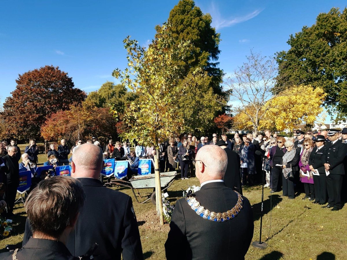 A tree has been planted in memory of Sir David Amess at Chalkwell Park. 

The ceremony marked the first anniversary of his tragic murder. Thank you to everyone who took part and came to pay their respects.

#EssexUnites #Southend

<a href="/westborokevin/">Kevin Robinson</a> <a href="/Anna_Firth/">Anna Firth</a> <a href="/JamesDuddridge/">Sir James Duddridge KCMG</a>