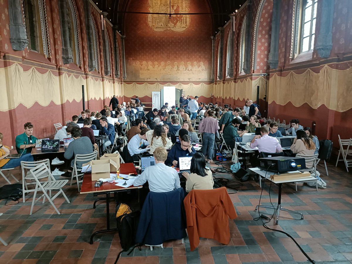 JanGodderis's tweet photo. Dit jaar gaat #appsforghent over #coghent. Mooi om te zien hoe de combi data, cultuur en erfgoed veel volk op de been brengt https://t.co/28dAsrpB1A