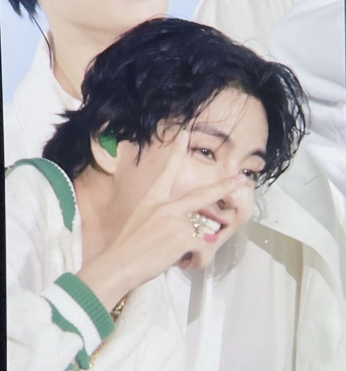 taehyungkpics's tweet photo. 🥺🤏🏻 https://t.co/G36QsqvXEU