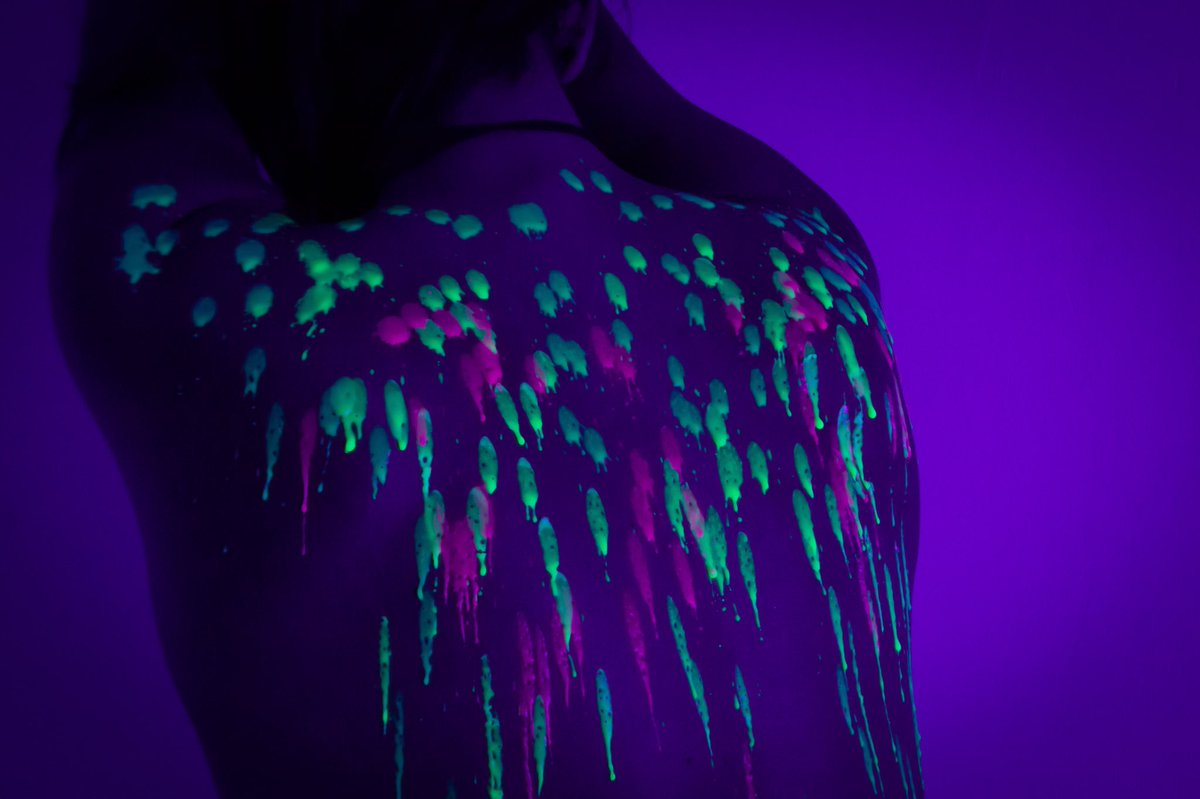 AdrienD09326306's tweet photo. Enfin fais mon shooting waxplay avec lampe UV et bougies fluos, bougies dispo sur la boutique https://t.co/9P8NTJsDS8

 #waxplay #bdsm #kink #kinky   #candles #photography #portrait https://t.co/LZBgRZFbvV