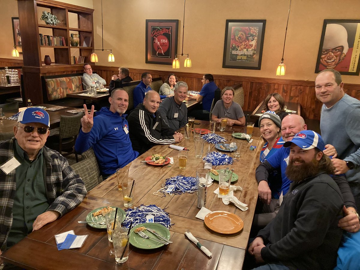 HMakrez's tweet photo. Love when our @UMLowellAlumni family comes together in other states to support the River Hawks! https://t.co/hJnrXpwGuQ