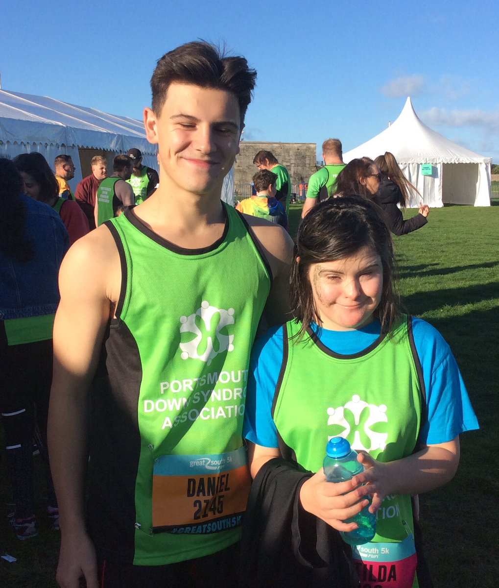 pgs_whitcombe's tweet photo. Whitcombe pupils helping support our #HouseCharity @PortsmouthDSA @PGS1732 in today’s Great South run https://t.co/wW8ElTOfX0