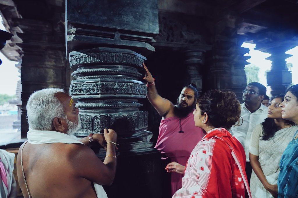 A visit to #Warangal is not complete without darshan at #Bhadrakali temple and #Thousand Pillar temple, listed on Unesco World Heritage sites. #Telangana