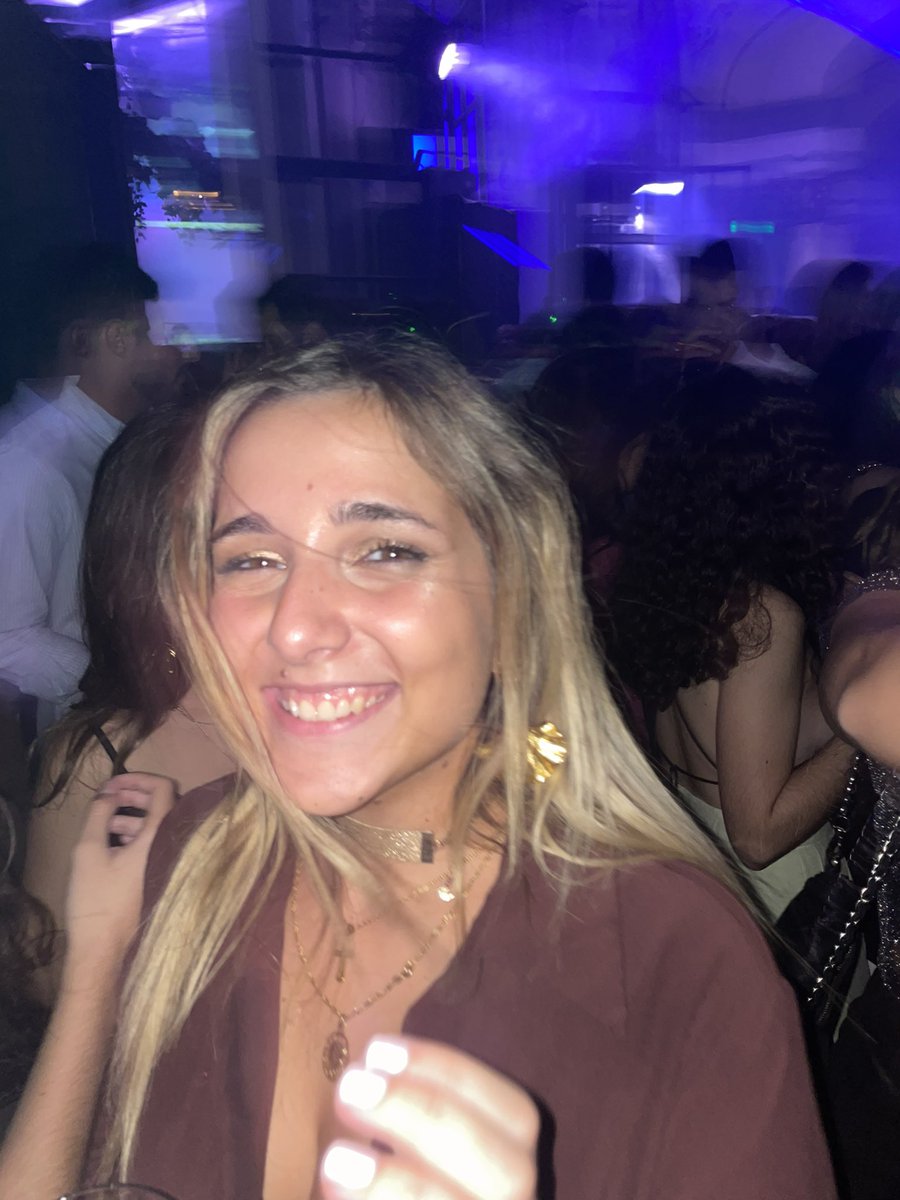 silvialigenfert's tweet photo. Me encantan estas fotitos de fiesta volando y pasandolo bien🫶🏼 https://t.co/u2jmXnqdbA