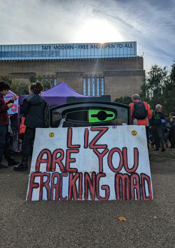 MalvernXR's tweet image. .@trussliz Liz, are you #Fracking mad? #StopFracking  #ExtinctionRebellion #TateModern