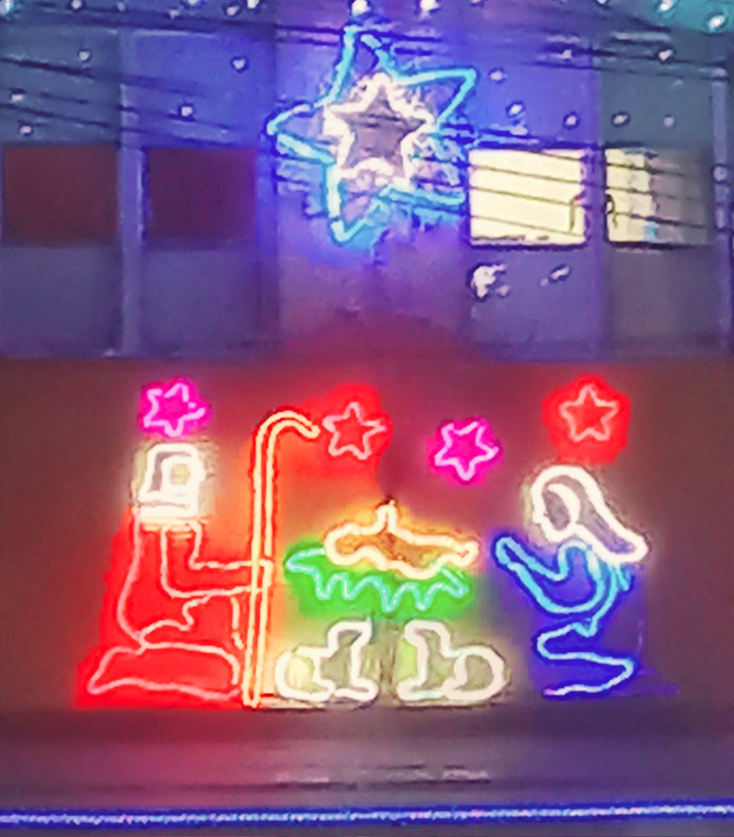 KenRalphLee's tweet photo. lights will guide you home 🌟
#xmasvibes #niteride https://t.co/Bk3uvYzRM6