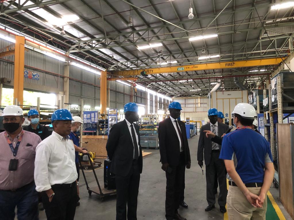 bsmartsystem's tweet photo. A very meaningful exchange in business opportunity between the delegates and TruckQuip in expanding their portfolio in East Africa.
#TRUCKQUIP #NRA #southsudan #BSMART #bsmartsystemsolutions https://t.co/yrmbkf7QCc