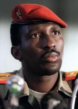 Gaur duela 35 urte, Thomas Sankara erahil zuten. Data ilun honen aitzakian, aurreko irratsaioan, iraultzaile komunista honen bizitza eta ekintzen pintzelada bat eskeini zigun Tamarak: 'Una chispa que podía encender toda África y el mundo entero' 📻 labur.eus/nrGyV