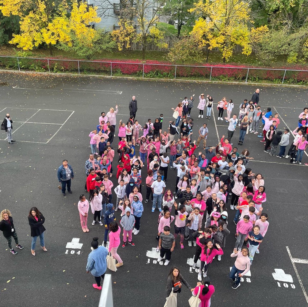 JeffBlueKnights's tweet photo. It’s was a pink out at Jefferson!! #WeareproudofU https://t.co/Zds2uLFHi8