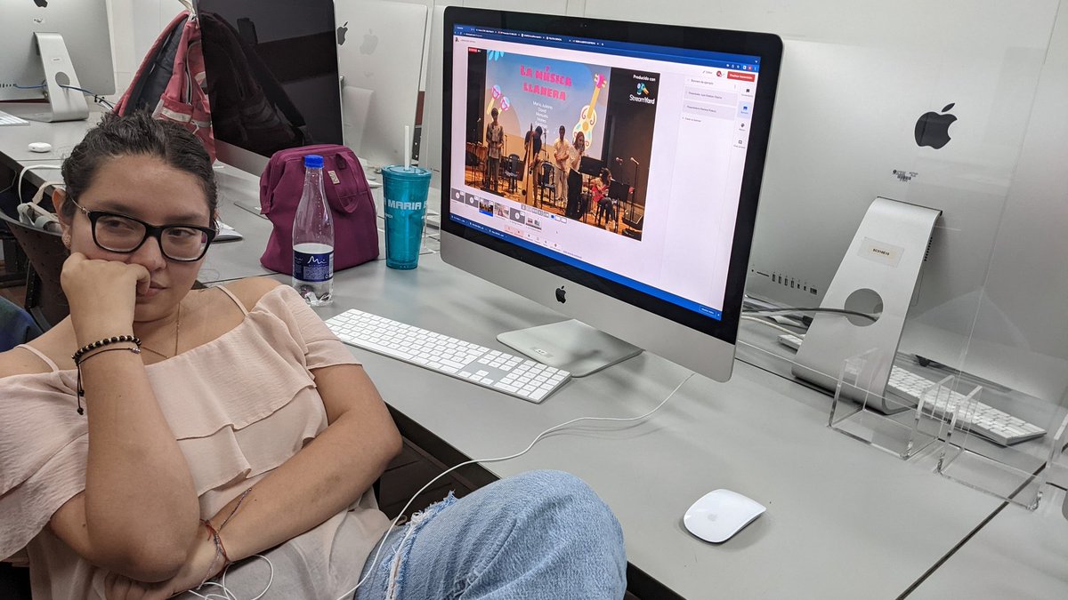 fluipe's tweet photo. La televisión que se ha hecho con switcher, estudio y cámaras cableadas, hoy la hacemos con la web, móviles y apps, en mi clase de Audiovisual 2 de @ComunicaIcesi @icesi https://t.co/UmoprAc555 https://t.co/i3BBkDarH8