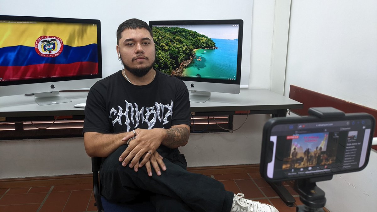 fluipe's tweet photo. La televisión que se ha hecho con switcher, estudio y cámaras cableadas, hoy la hacemos con la web, móviles y apps, en mi clase de Audiovisual 2 de @ComunicaIcesi @icesi https://t.co/UmoprAc555 https://t.co/i3BBkDarH8