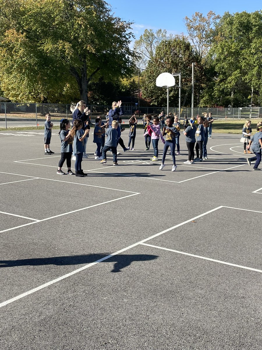 My favorite week of the year! PBIS Fall Fest celebration in the morning and a great HoCo parade in afternoon. The general consensus was that Friday was “The best day ever!” #lovinglongfellow <a href="/MarionHSIL/">Marion High School</a>