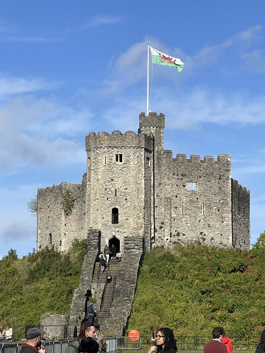 ProfNoble's tweet image. Sabbatical stop #6 was a wonderful week at the Cardiff Business School in Wales.  Thanks to my extraordinary hosts Robert Morgan and Luigi De Luca and the rest of the welcoming Cardiff team.  Exceptional people and exceptional work going on here! #jpim #cardiffuniversity