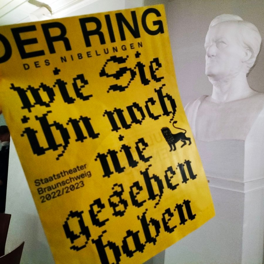 Oper! tweet media