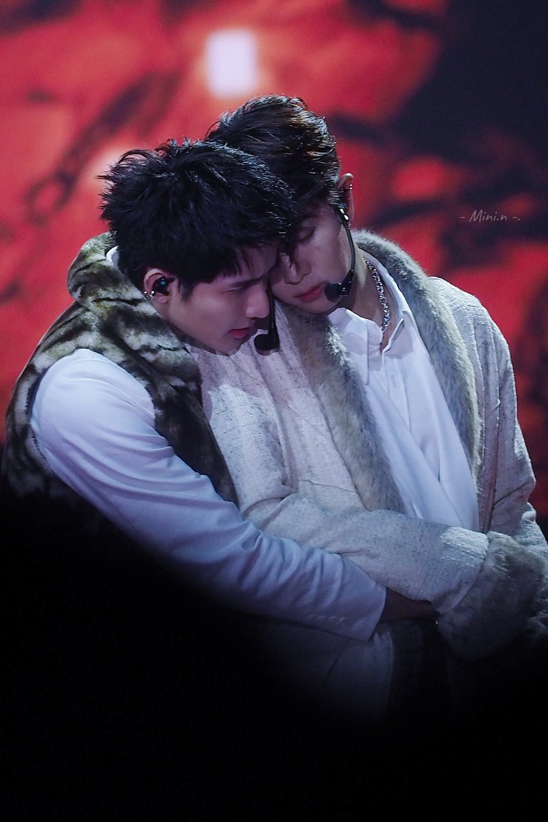 _mini_n's tweet photo. ชอตนี้เอาชั้นไปทอดดดดด สายตาไม่ไหว 
@Earth_Pirapat #EarthPirapat 
@wixxiws #mixxiw 
#FFFCampingConcert https://t.co/VvhKQQyfXm