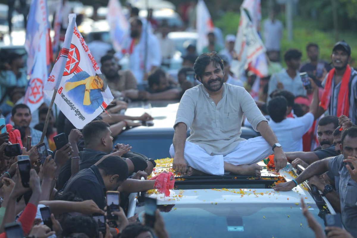 JanaSenaParty's tweet photo. Few pics from the rally..

#JanaSenaForVizag https://t.co/xFf3LKLi0I