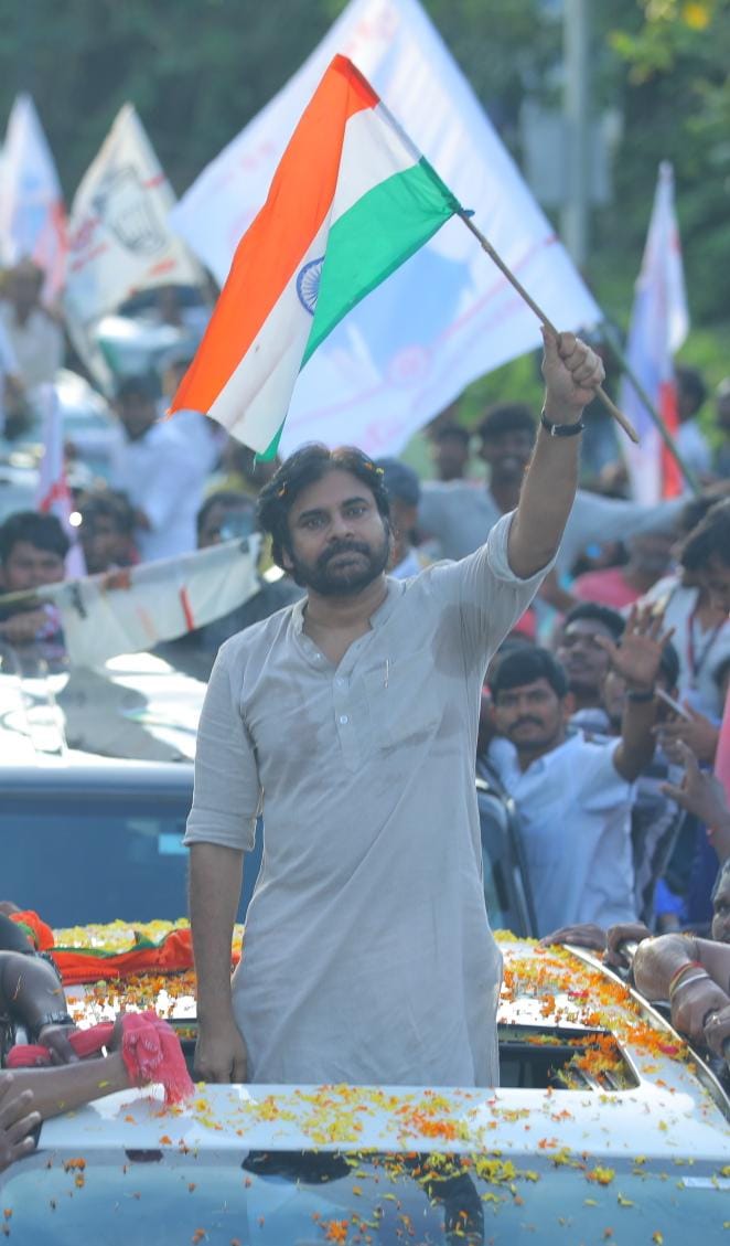 JanaSenaParty's tweet photo. Few pics from the rally..

#JanaSenaForVizag https://t.co/xFf3LKLi0I