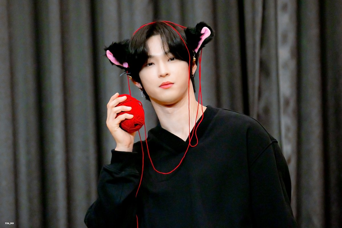 726_Do's tweet photo. 221015 강아지가 어떻게 고양이??

#ONEUS #LEEDO 
#원어스 #이도 #건학 #김건학 https://t.co/fqZ8wYmo1S