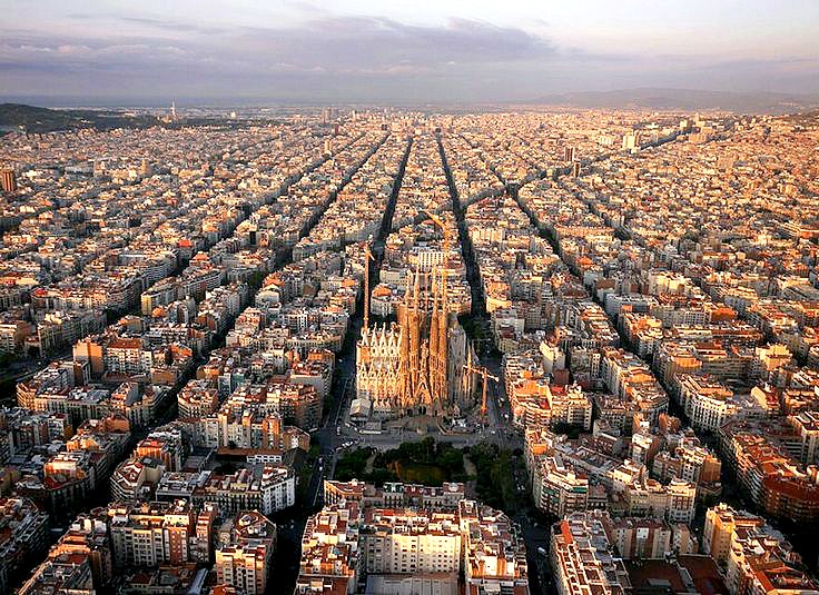 23capilag's tweet photo. Paths in some cities, like Barcelona, Spain, create grids that serve some functional purpose. The definitive blocks and occasional long streets were designed with the intention of facilitating navigation throughout the city of Barcelona. @WHS_MSGORDON #tweetoftheweek #cgp https://t.co/lmmQZCZ6PG